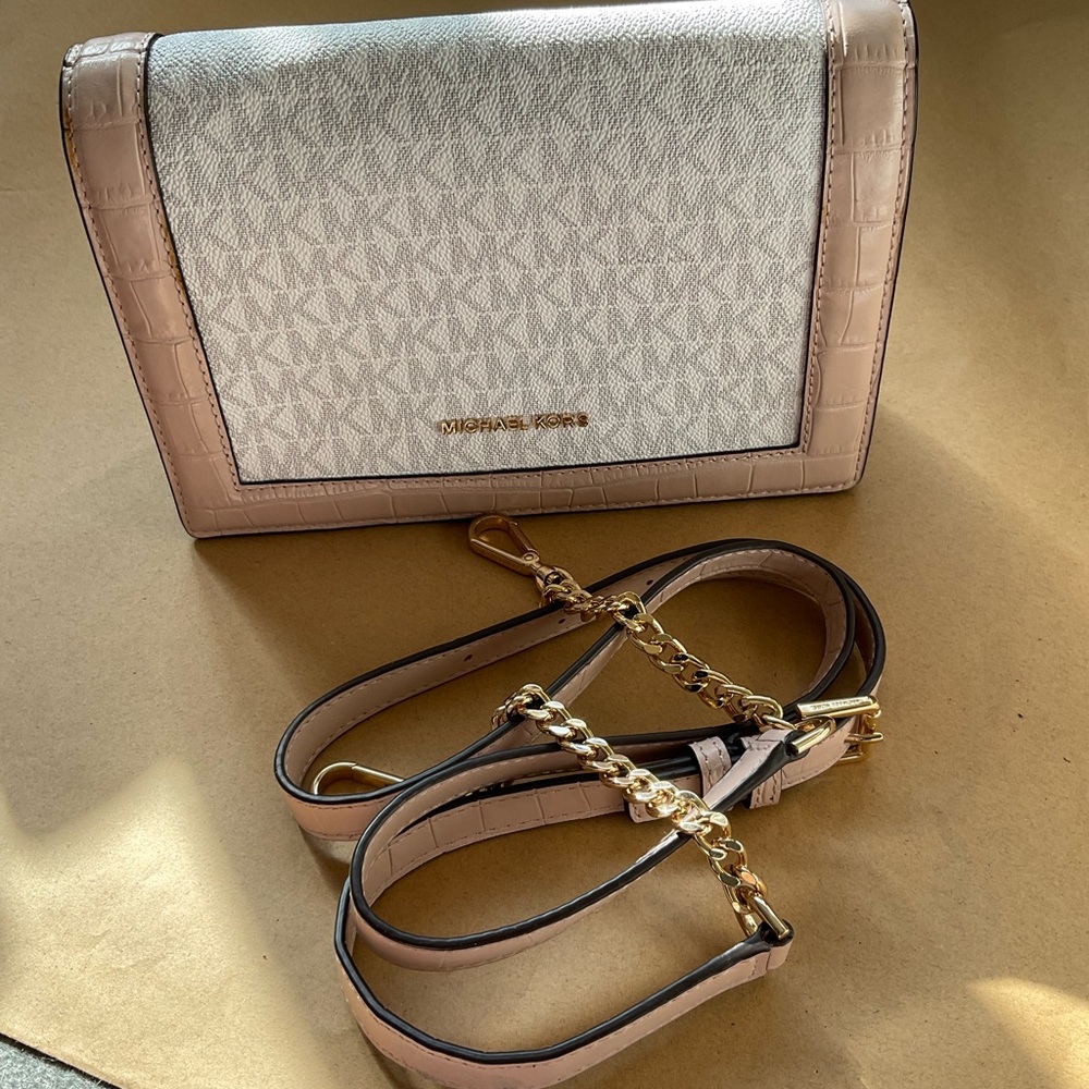 Michael Kors White and Blush Pink crossbody handy